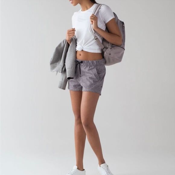 Lululemon On the Fly Shorts Sea Spray Alpine White Dark Chrome Size 4 - Picture 1 of 14